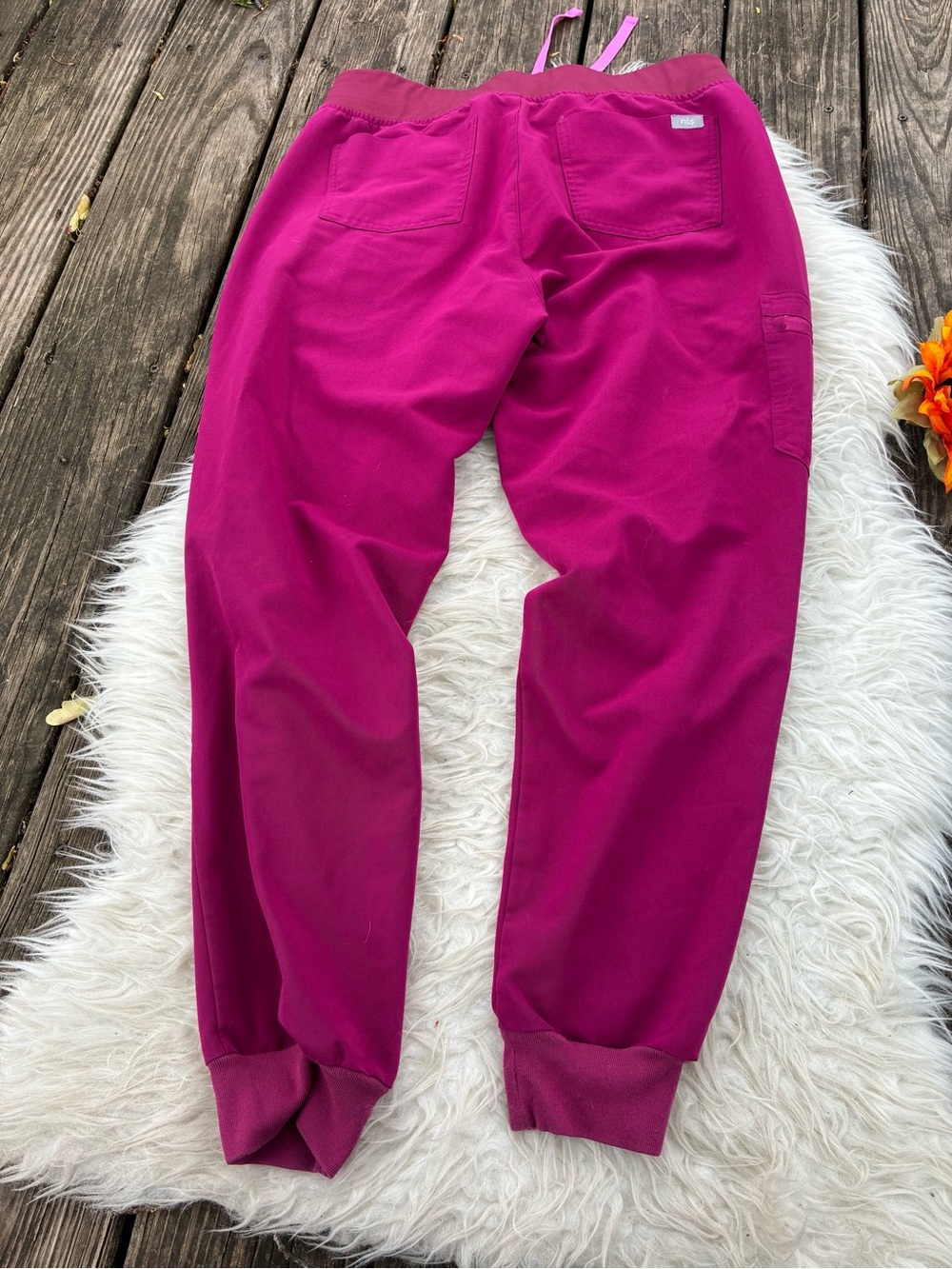 🌺SET🌺Figs V-Neck Top & joggers with Pink Drawstring🌺top small/pants medium - Picture 6 of 6